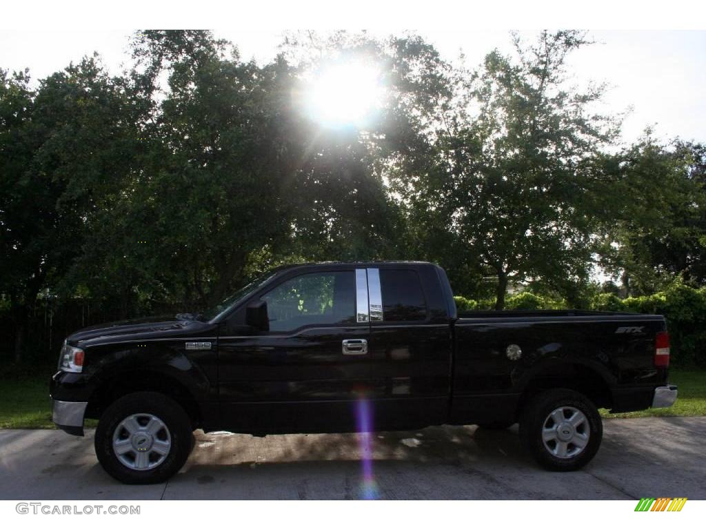 2004 F150 STX SuperCab 4x4 - Black / Medium Graphite photo #4