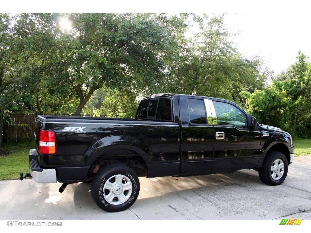 2004 F150 STX SuperCab 4x4 - Black / Medium Graphite photo #12