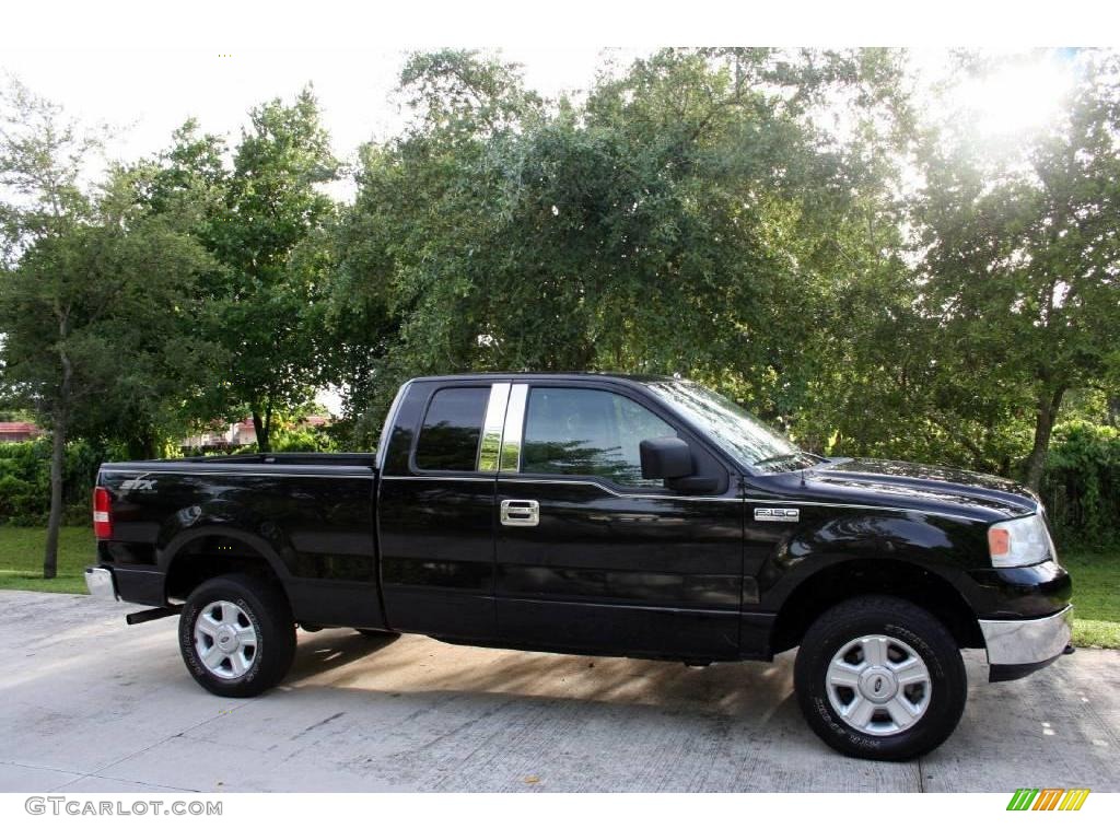 2004 F150 STX SuperCab 4x4 - Black / Medium Graphite photo #15