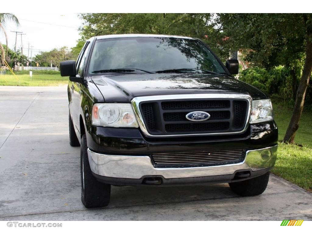 2004 F150 STX SuperCab 4x4 - Black / Medium Graphite photo #19