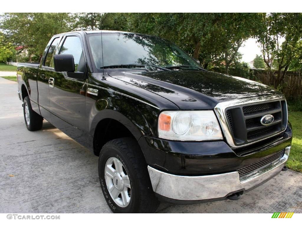 2004 F150 STX SuperCab 4x4 - Black / Medium Graphite photo #21