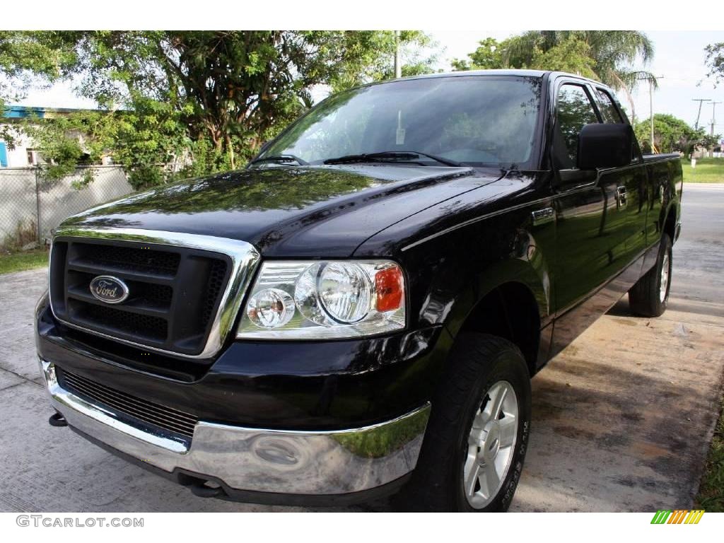 2004 F150 STX SuperCab 4x4 - Black / Medium Graphite photo #22