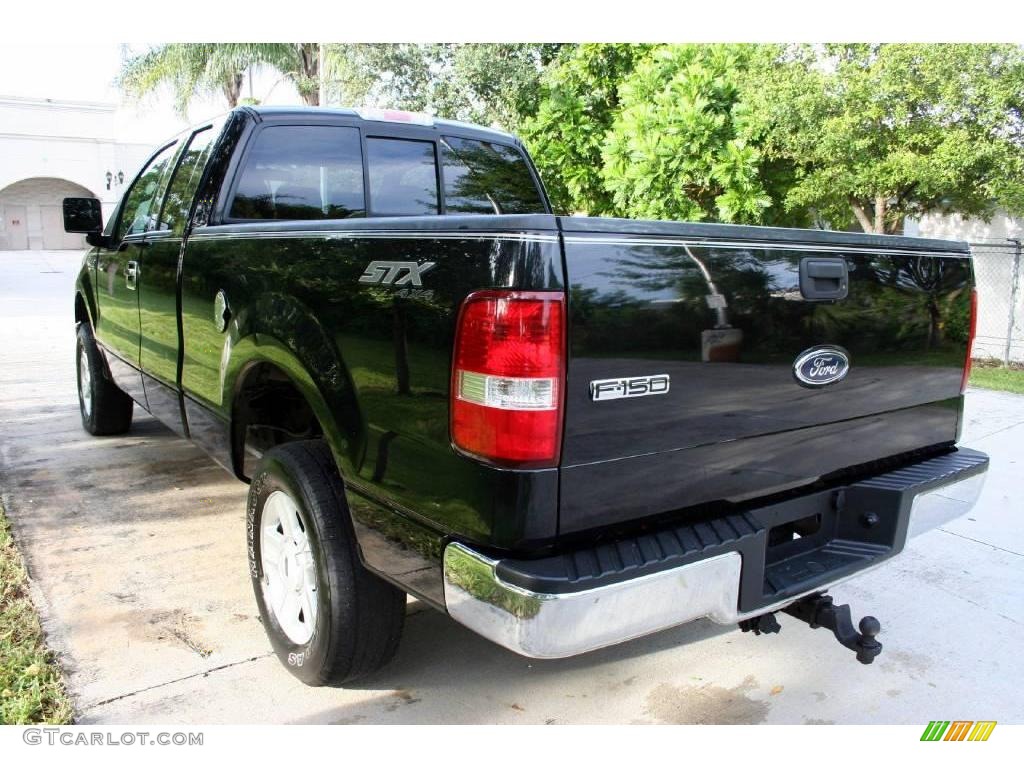 2004 F150 STX SuperCab 4x4 - Black / Medium Graphite photo #23