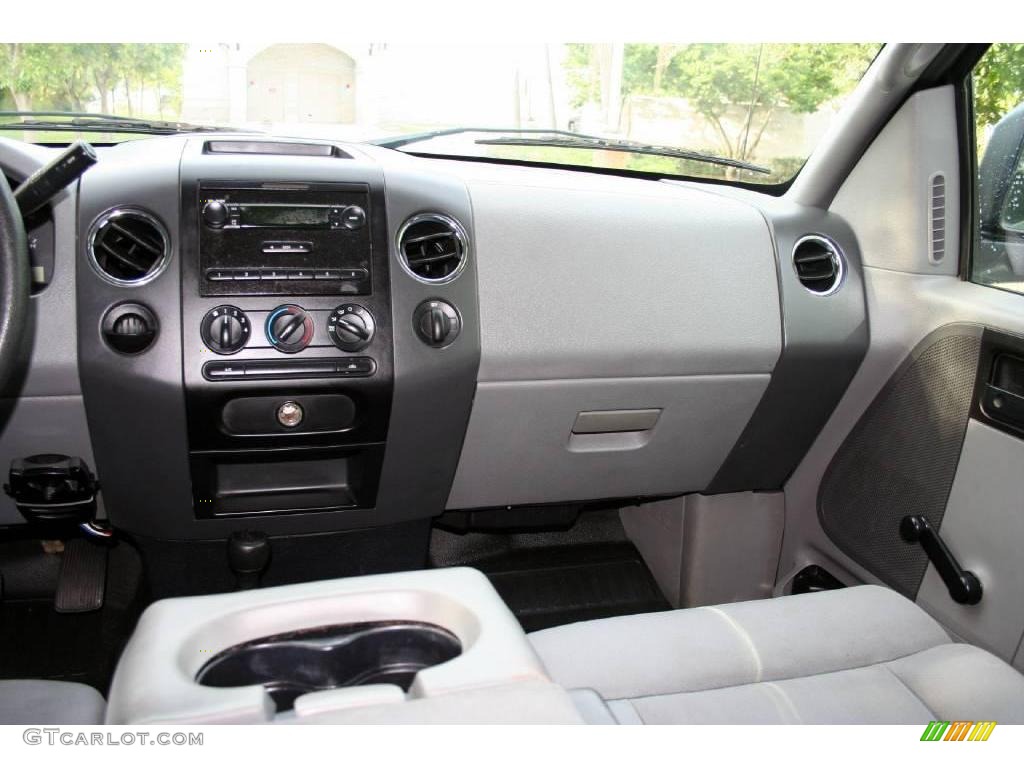 2004 F150 STX SuperCab 4x4 - Black / Medium Graphite photo #58