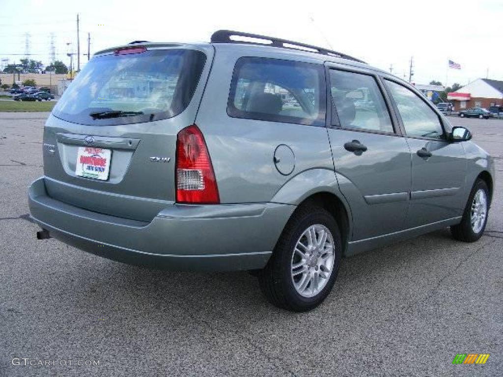 2006 Focus ZXW SE Wagon - Light Tundra Metallic / Dark Flint/Light Flint photo #5