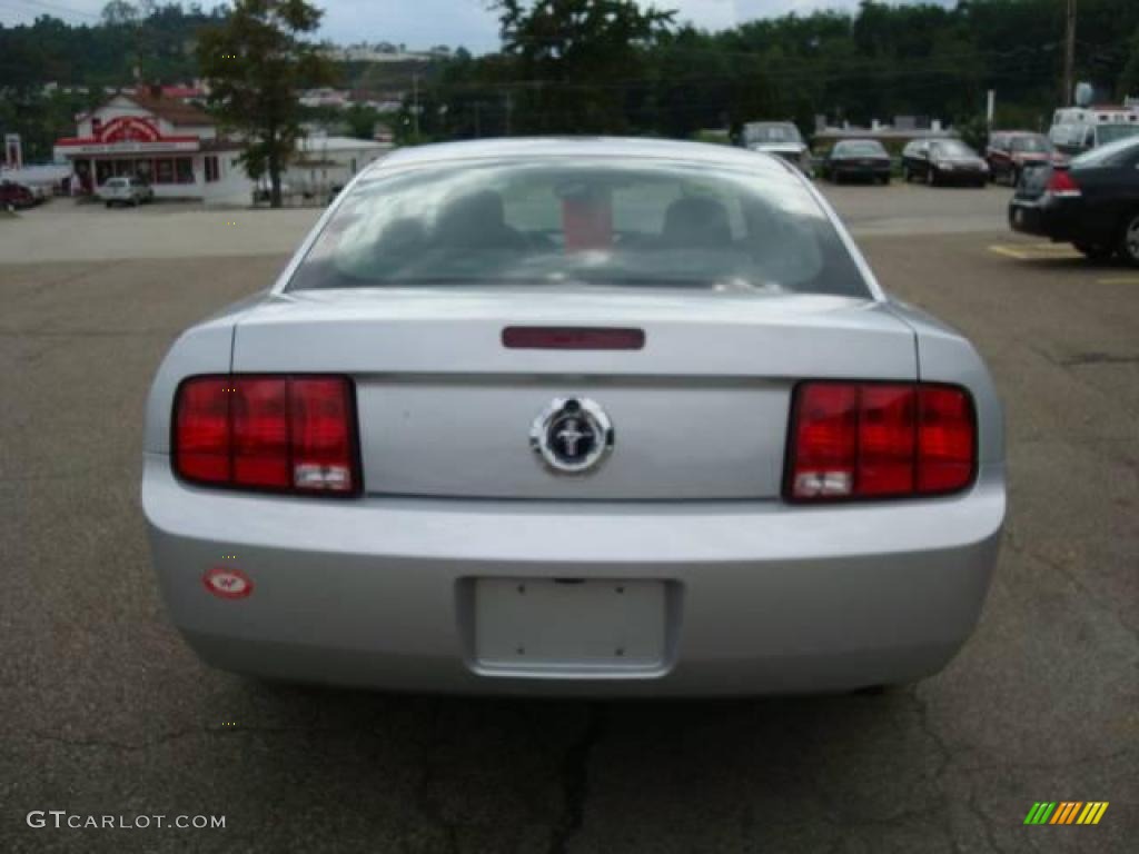 2005 Mustang V6 Deluxe Coupe - Satin Silver Metallic / Dark Charcoal photo #3