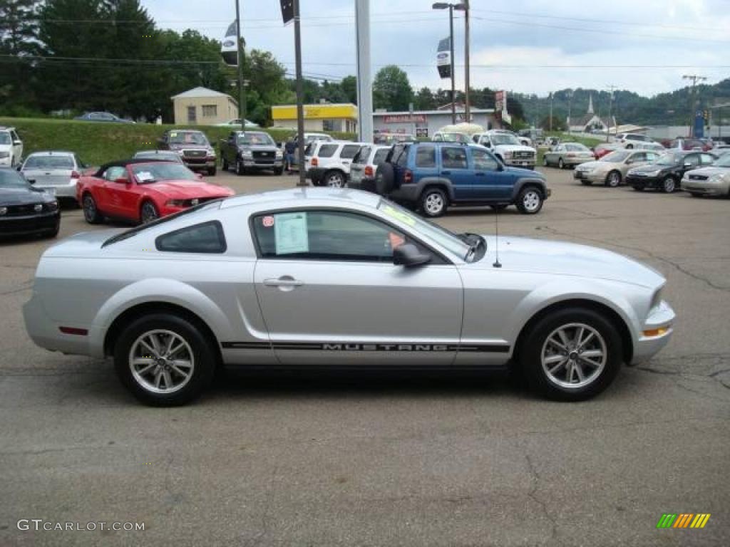 2005 Mustang V6 Deluxe Coupe - Satin Silver Metallic / Dark Charcoal photo #5