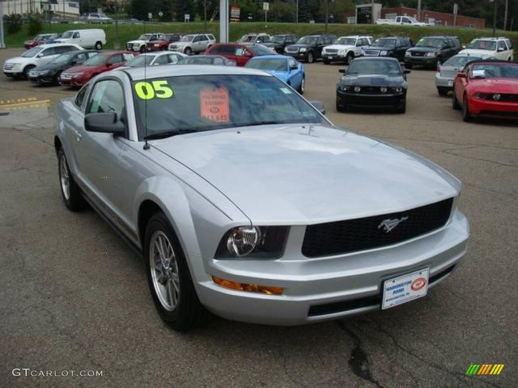 2005 Mustang V6 Deluxe Coupe - Satin Silver Metallic / Dark Charcoal photo #6