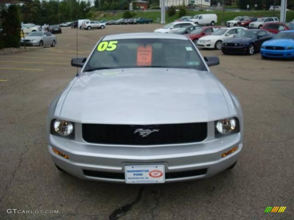 2005 Mustang V6 Deluxe Coupe - Satin Silver Metallic / Dark Charcoal photo #7