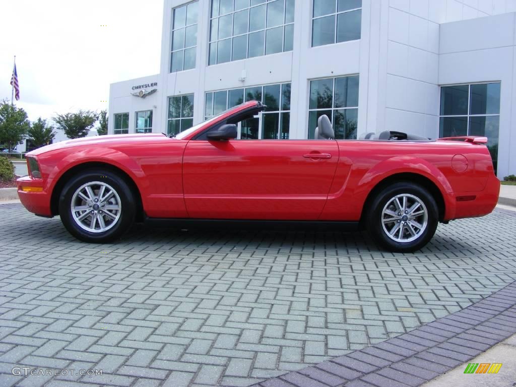 2005 Mustang V6 Premium Convertible - Torch Red / Light Graphite photo #2