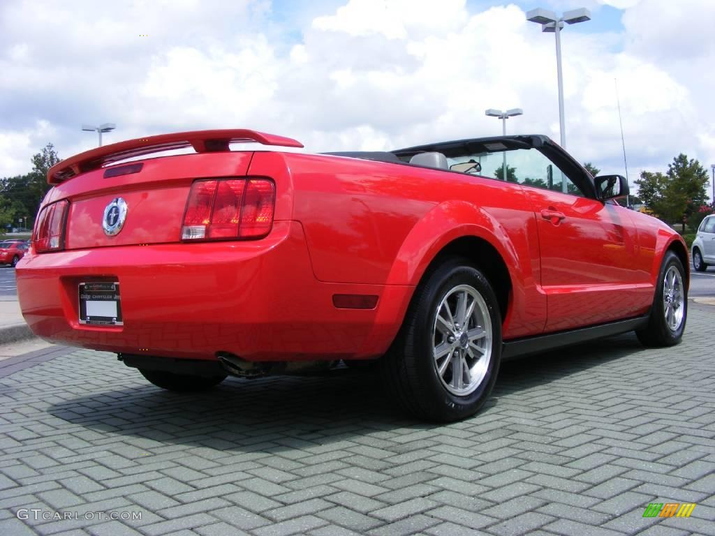 2005 Mustang V6 Premium Convertible - Torch Red / Light Graphite photo #5