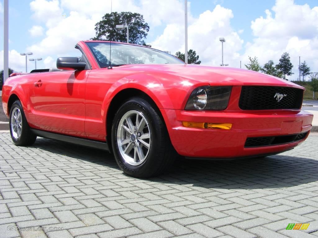 2005 Mustang V6 Premium Convertible - Torch Red / Light Graphite photo #7