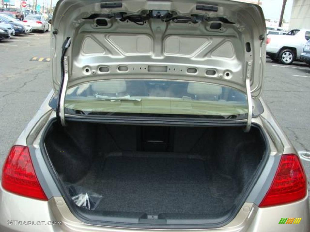 2006 Accord LX Sedan - Desert Mist Metallic / Ivory photo #13