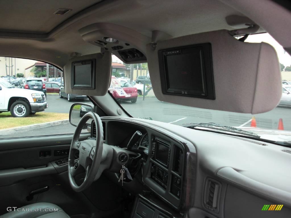 2004 Yukon Denali AWD - Silver Birch Metallic / Stone Gray photo #41