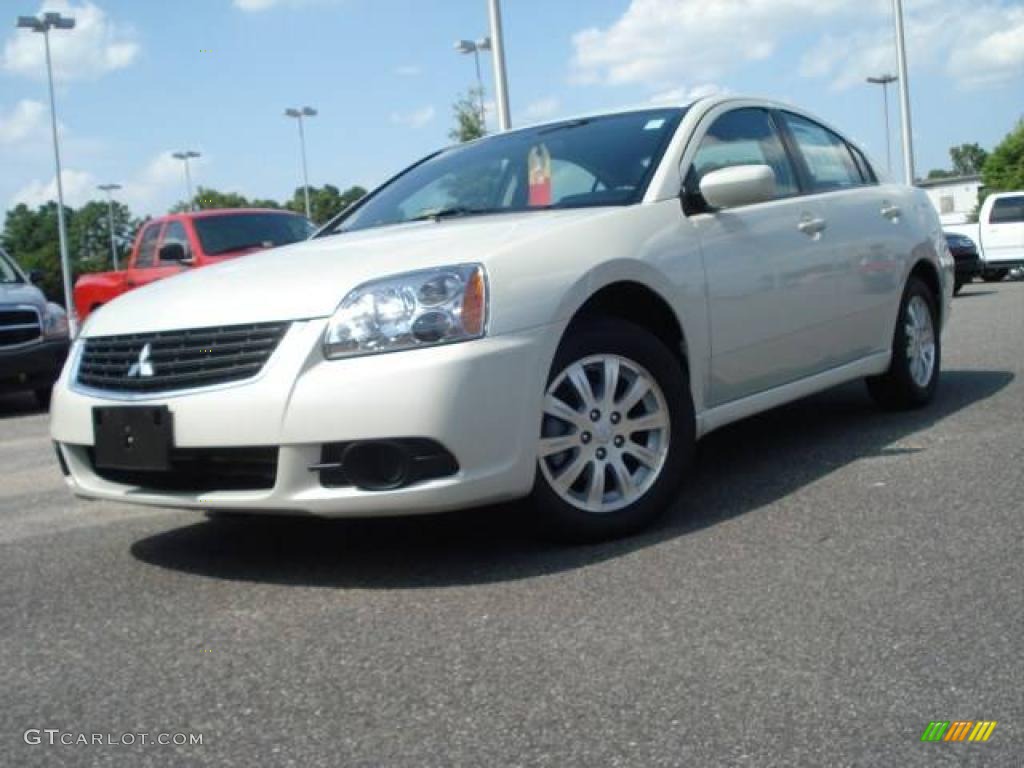 Dover White Pearl Mitsubishi Galant