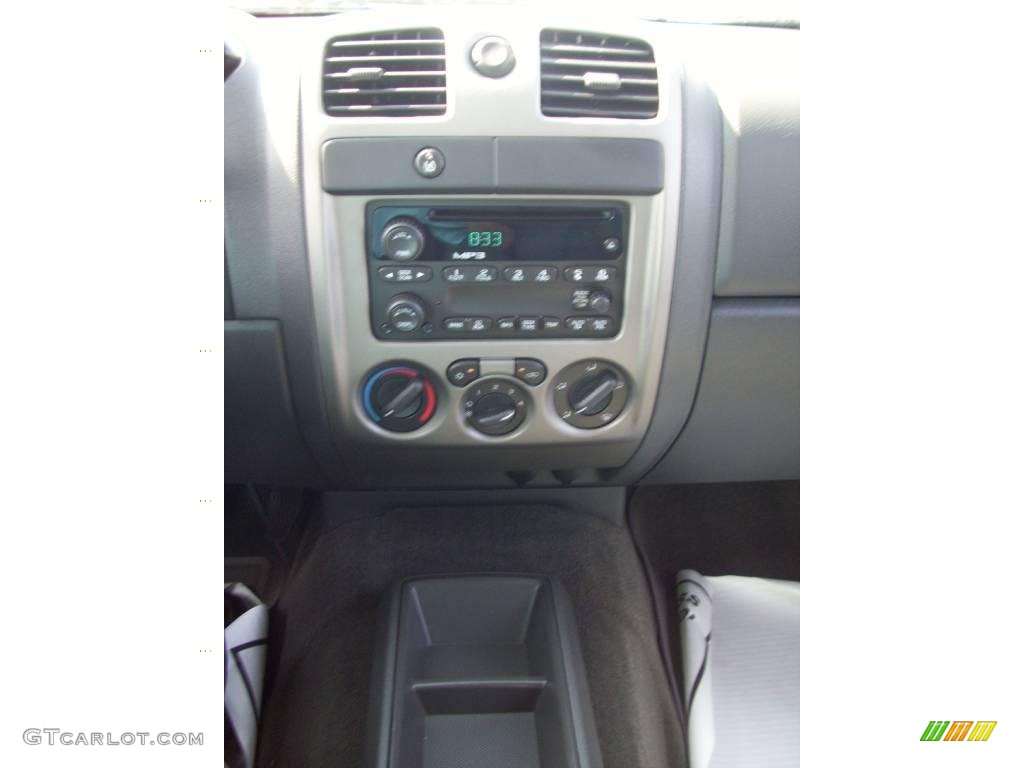 2004 Colorado LS Crew Cab - Summit White / Very Dark Pewter photo #12