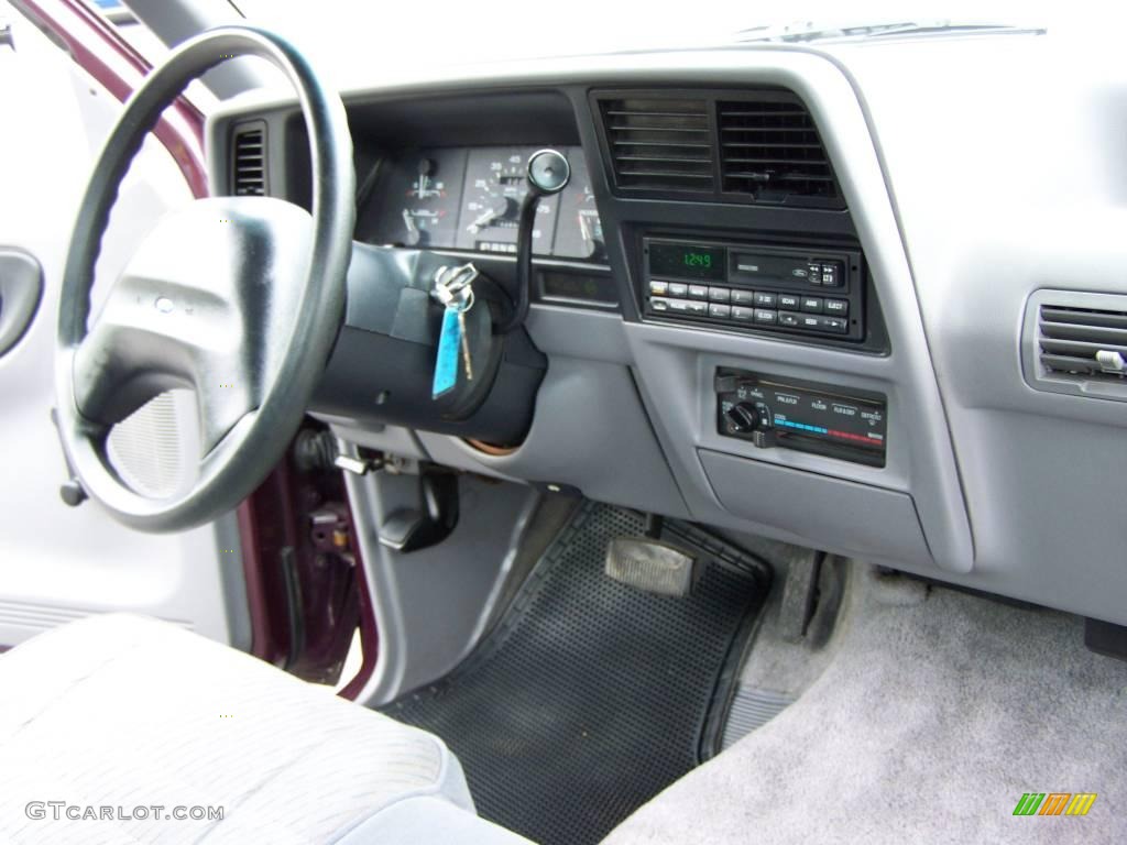 1994 Ranger XLT Regular Cab - Medium Aubergine Metallic / Grey photo #9