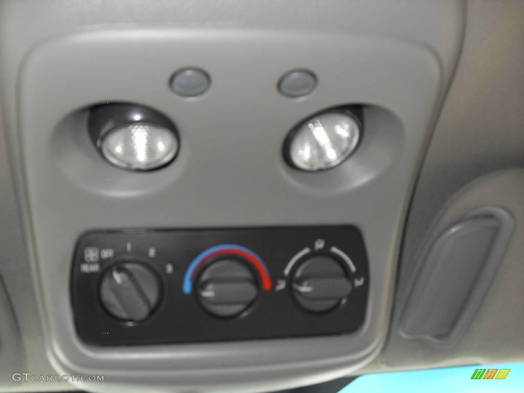 2001 Suburban 1500 LS - Light Pewter Metallic / Light Gray/Neutral photo #12