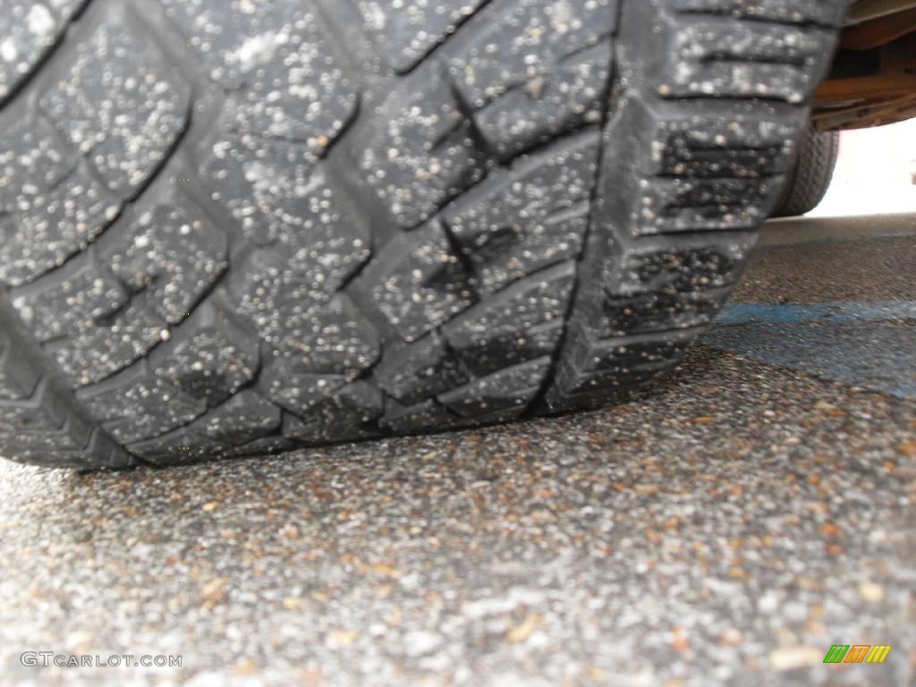 2001 Suburban 1500 LS - Light Pewter Metallic / Light Gray/Neutral photo #19