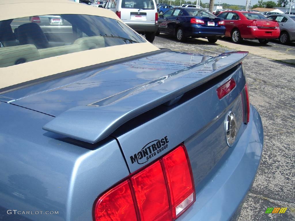 2006 Mustang GT Premium Convertible - Windveil Blue Metallic / Light Parchment photo #27