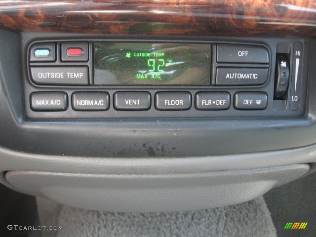 2004 Grand Marquis LS - Light Ice Blue Metallic / Light Flint photo #19