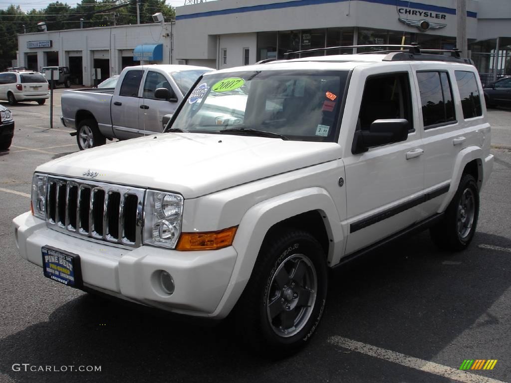 Stone White Jeep Commander