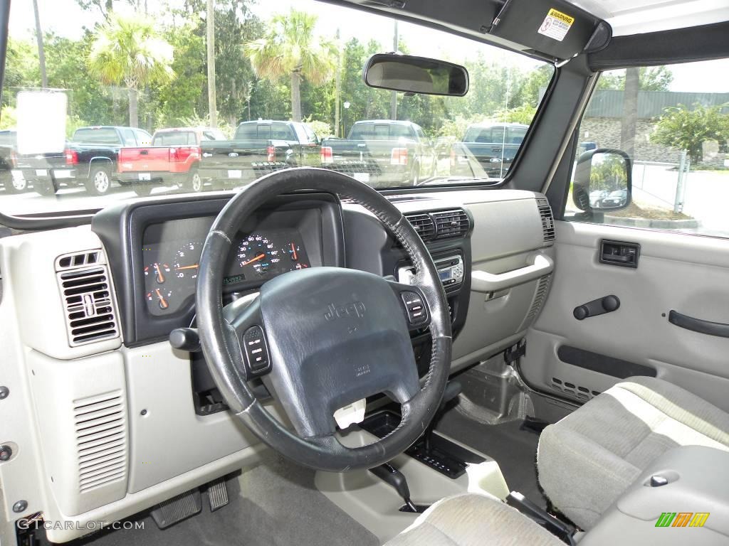 2004 Wrangler X 4x4 - Light Khaki Metallic / Khaki photo #3