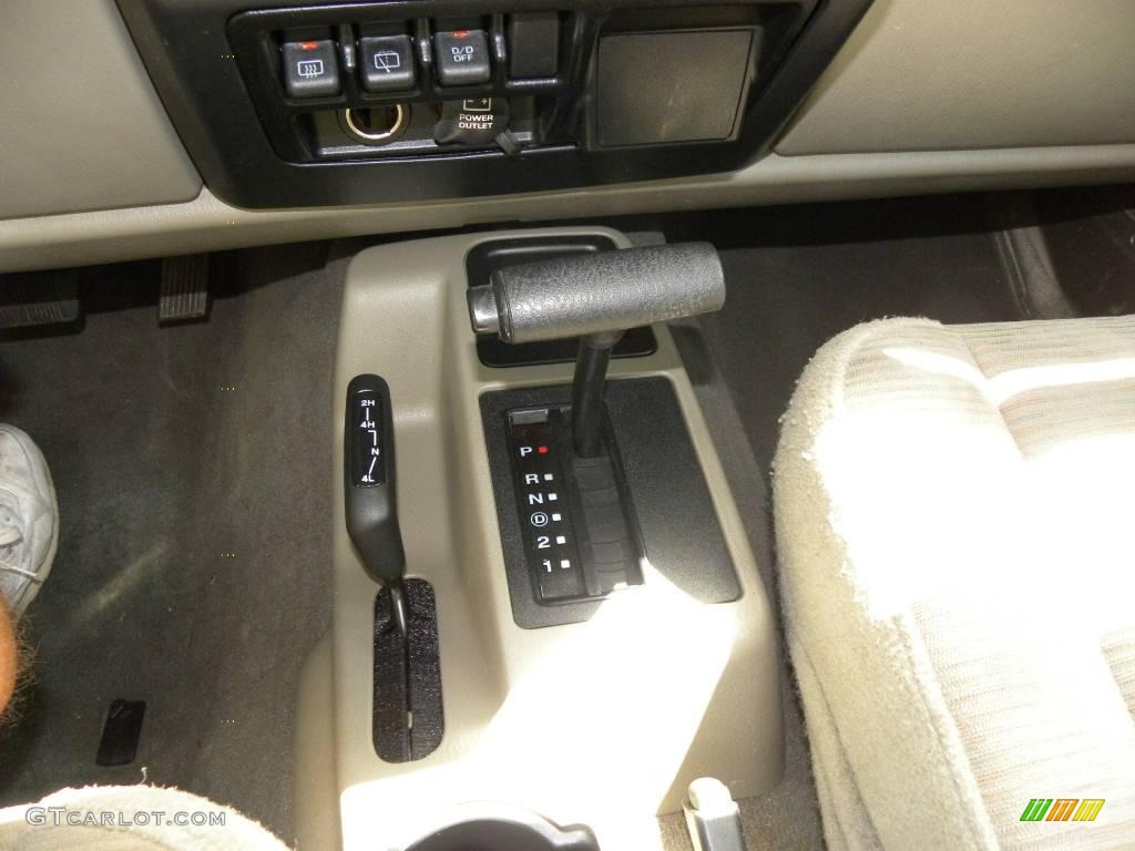 2004 Wrangler X 4x4 - Light Khaki Metallic / Khaki photo #16