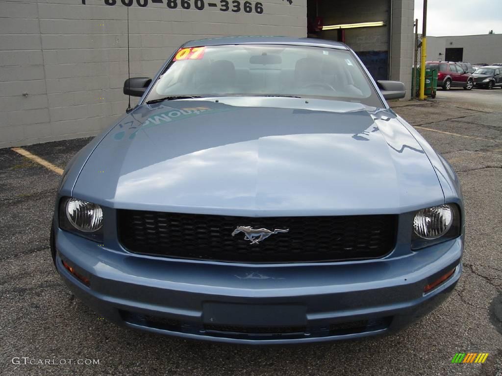 2007 Mustang V6 Deluxe Coupe - Windveil Blue Metallic / Light Graphite photo #8
