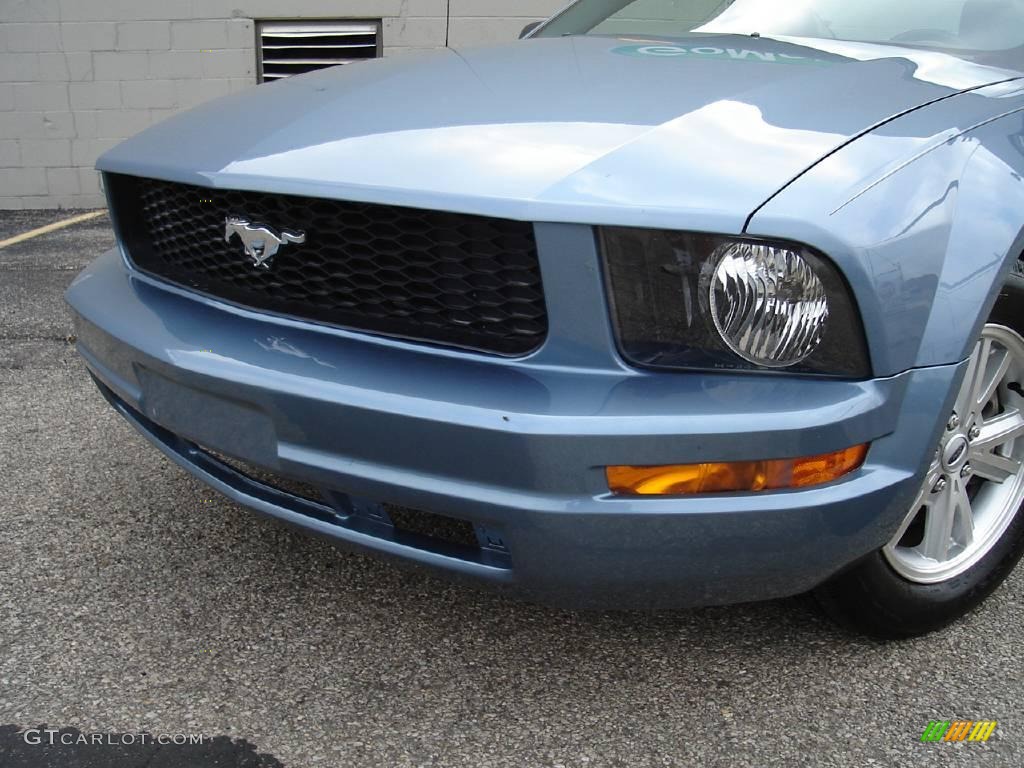 2007 Mustang V6 Deluxe Coupe - Windveil Blue Metallic / Light Graphite photo #9