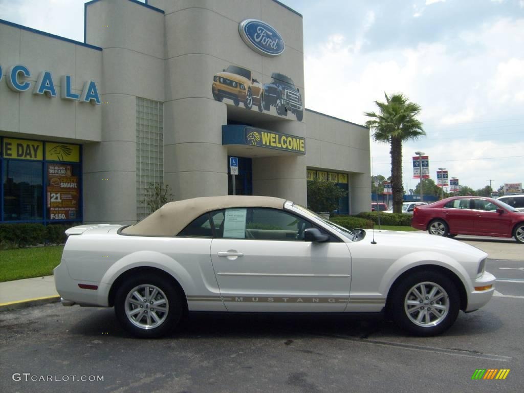 2007 Mustang V6 Premium Convertible - Performance White / Medium Parchment photo #2