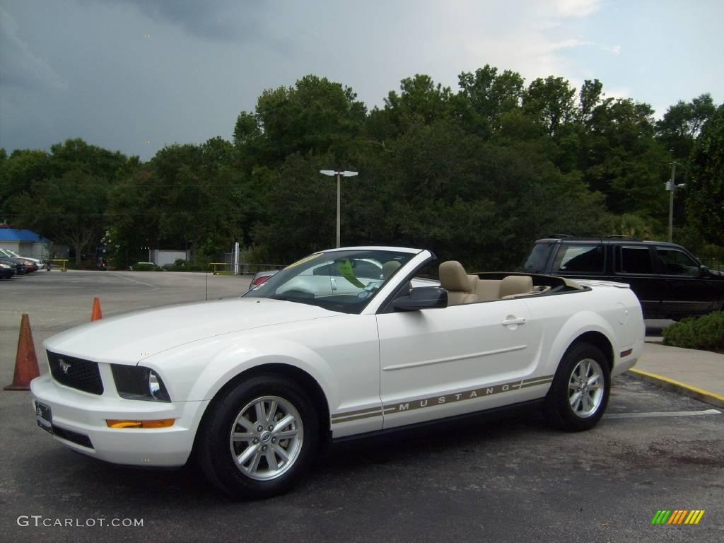 2007 Mustang V6 Premium Convertible - Performance White / Medium Parchment photo #10