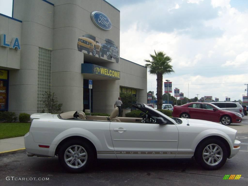 2007 Mustang V6 Premium Convertible - Performance White / Medium Parchment photo #11