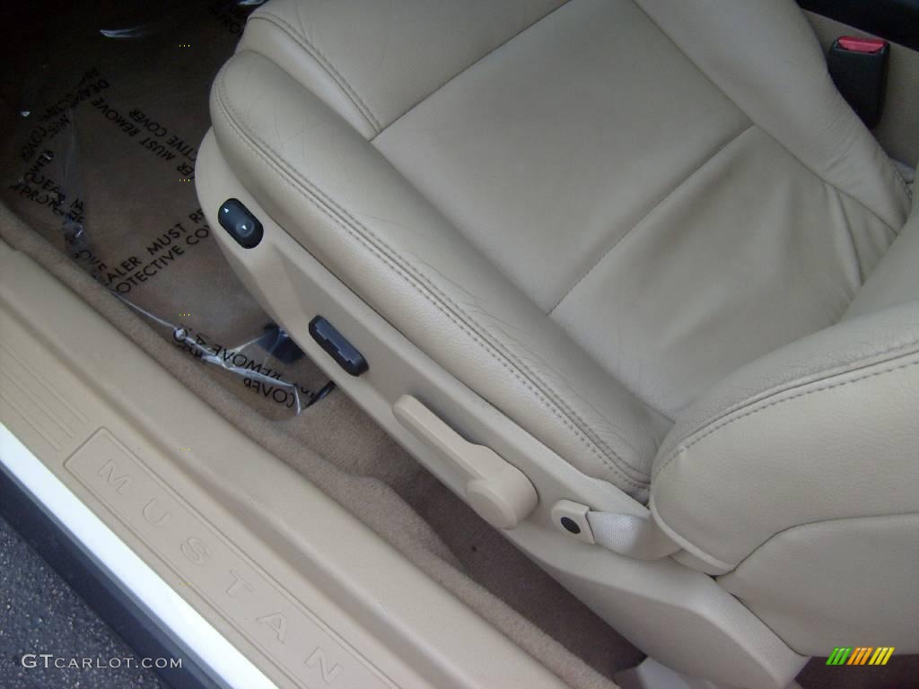 2007 Mustang V6 Premium Convertible - Performance White / Medium Parchment photo #17