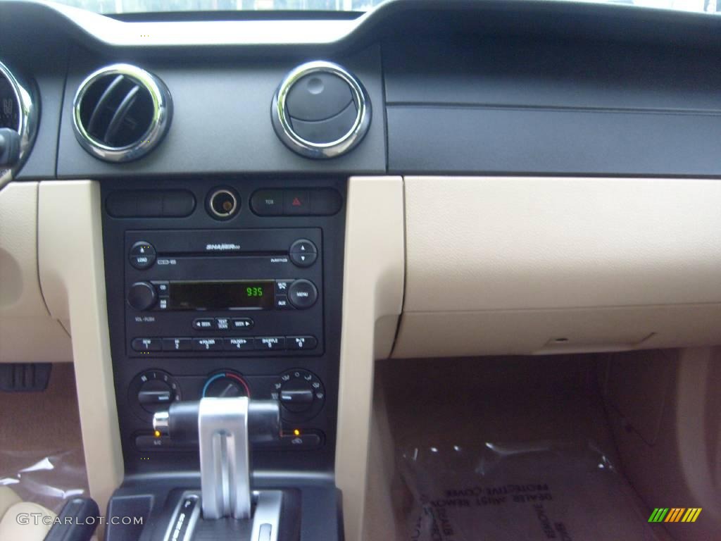 2007 Mustang V6 Premium Convertible - Performance White / Medium Parchment photo #26