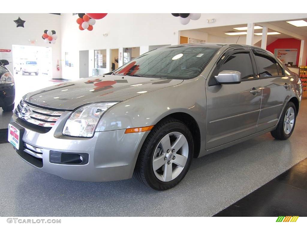 2008 Fusion SE - Vapor Silver Metallic / Charcoal Black photo #2