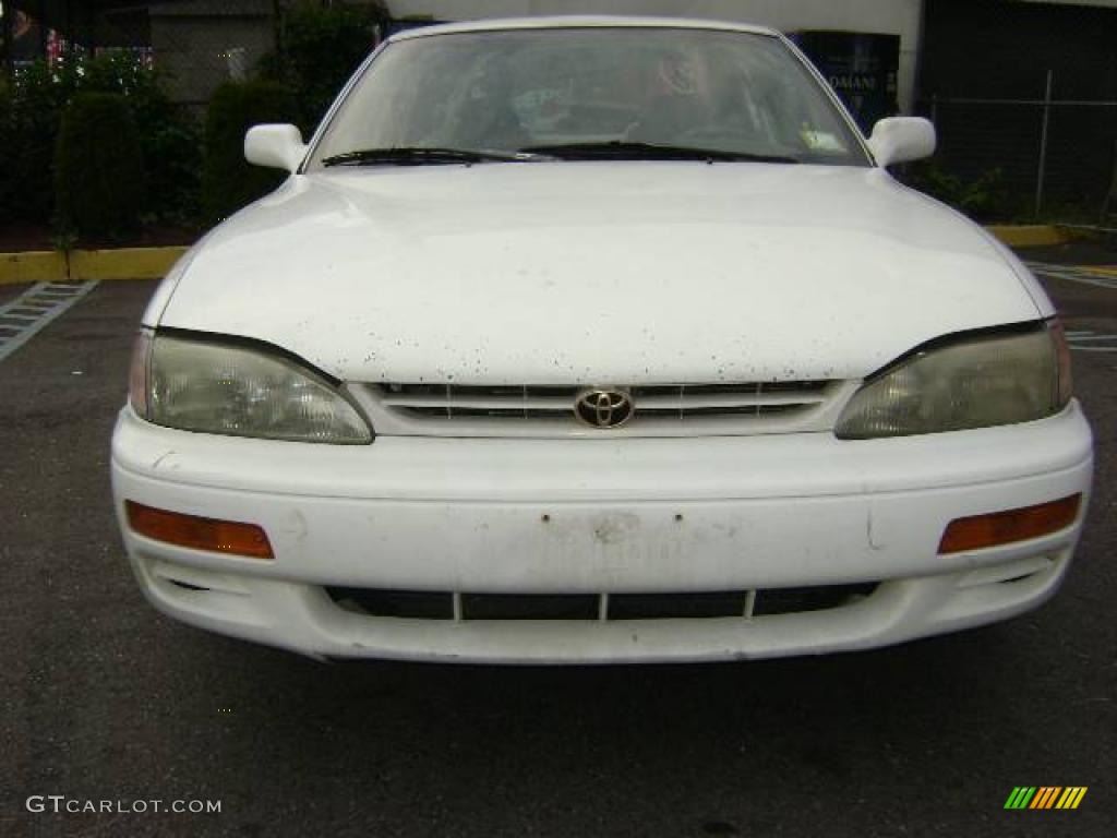 1996 Camry LE Sedan - Super White / Gray photo #1