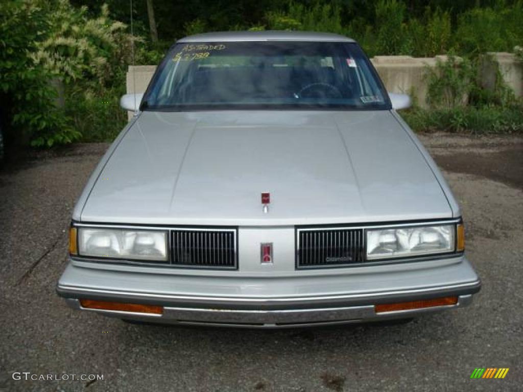 1988 Delta 88 Royale - Silver Metallic / Blue photo #2
