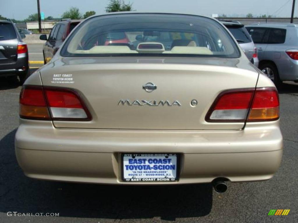 1998 Maxima GLE - Pebble Beige Metallic / Beige photo #5