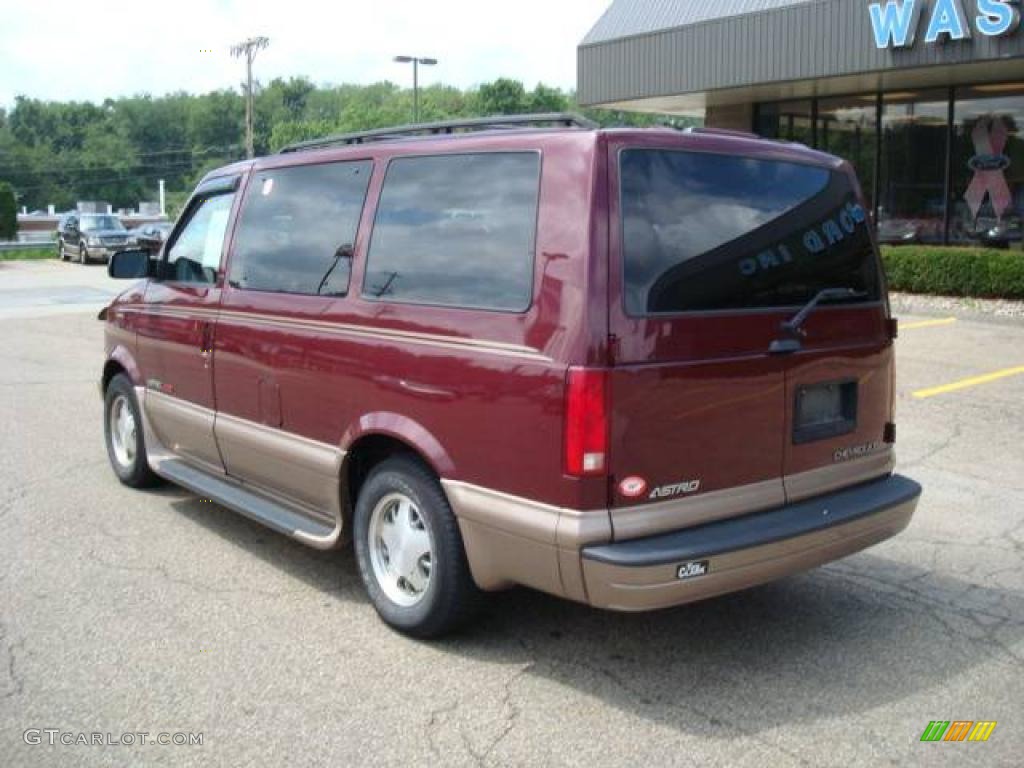 2002 Astro LT AWD - Dark Carmine Red Metallic / Neutral photo #2