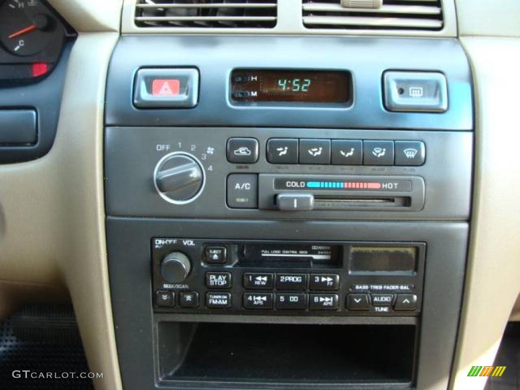 1998 Maxima GLE - Pebble Beige Metallic / Beige photo #12