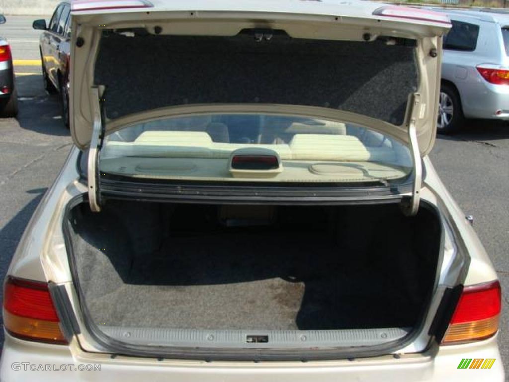 1998 Maxima GLE - Pebble Beige Metallic / Beige photo #14