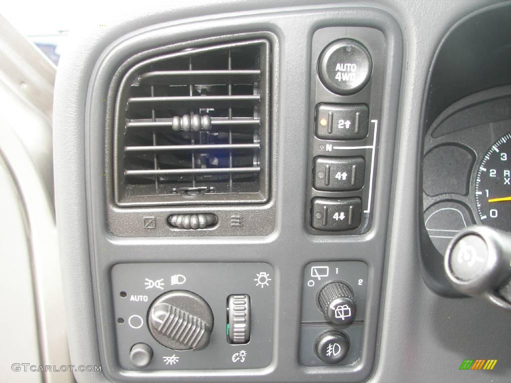 2003 Suburban 1500 Z71 4x4 - Light Pewter Metallic / Tan/Neutral photo #14