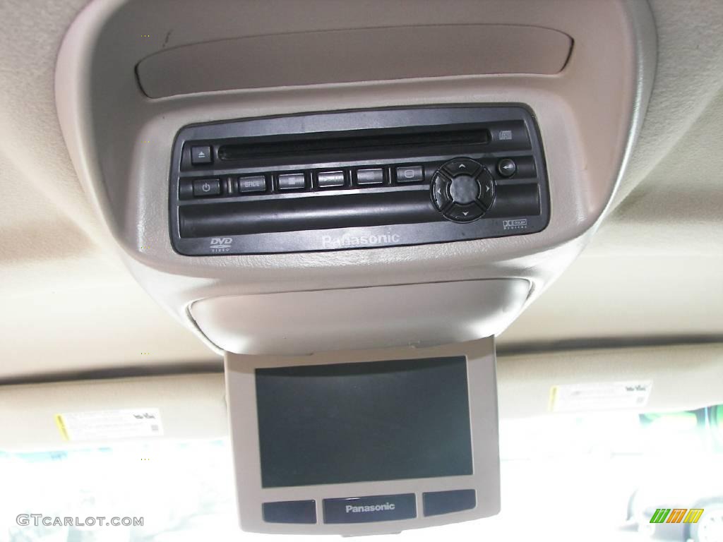 2003 Suburban 1500 Z71 4x4 - Light Pewter Metallic / Tan/Neutral photo #16