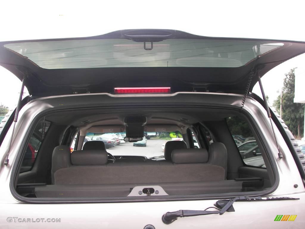 2003 Suburban 1500 Z71 4x4 - Light Pewter Metallic / Tan/Neutral photo #23