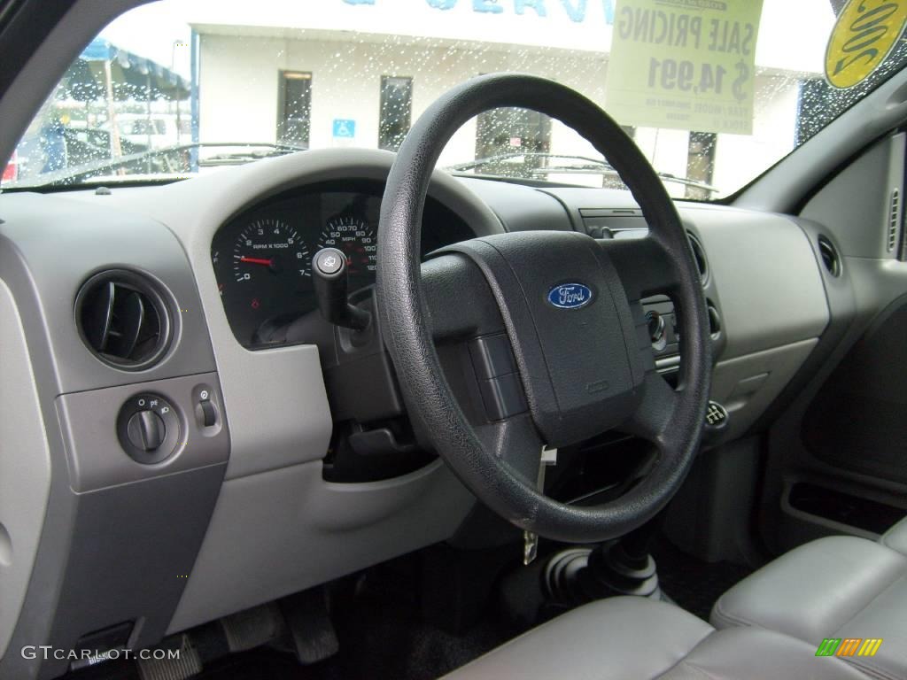 2005 F150 XL Regular Cab - Oxford White / Medium Flint Grey photo #17