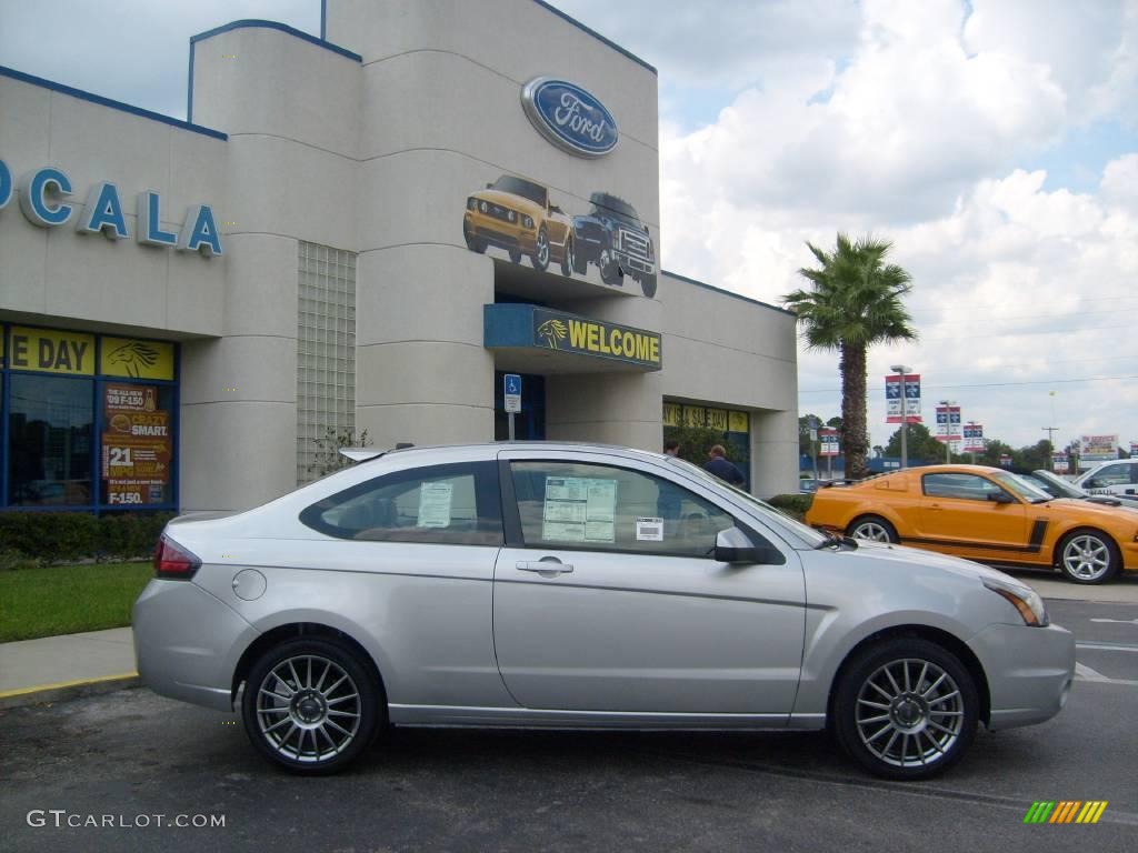 2009 Focus SES Coupe - Brilliant Silver Metallic / Medium Stone photo #2