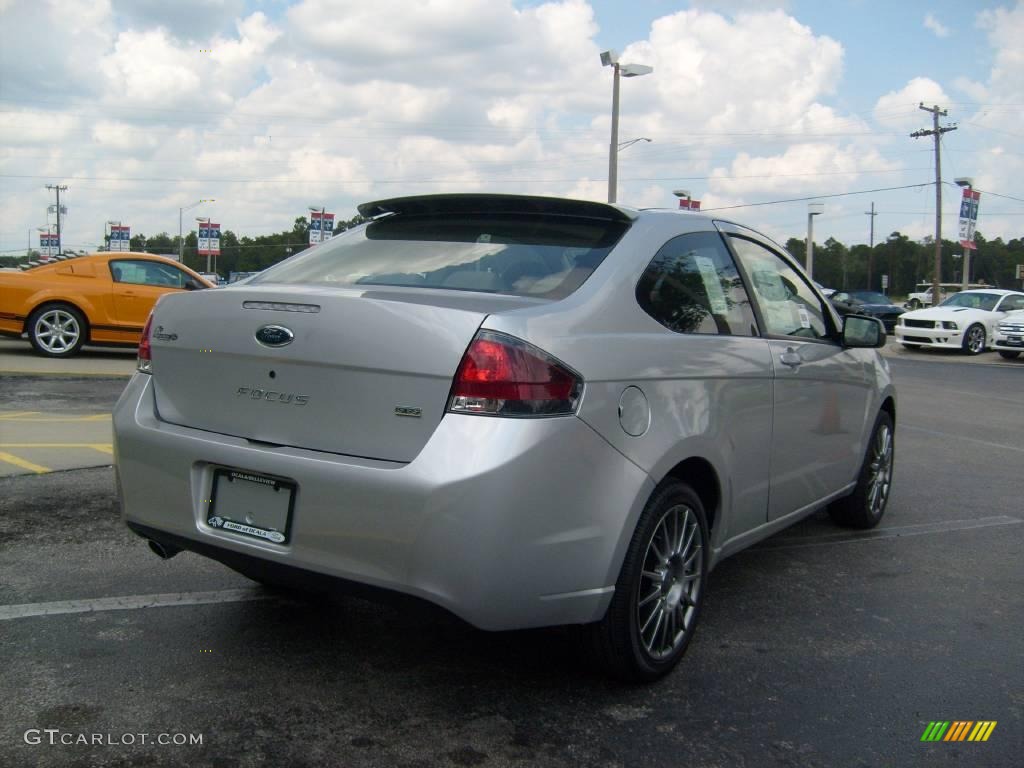 2009 Focus SES Coupe - Brilliant Silver Metallic / Medium Stone photo #3