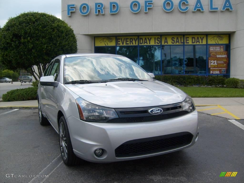2009 Focus SES Coupe - Brilliant Silver Metallic / Medium Stone photo #10
