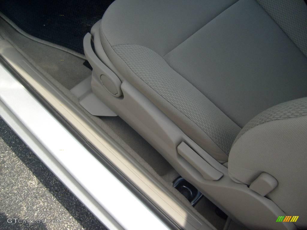 2009 Focus SES Coupe - Brilliant Silver Metallic / Medium Stone photo #18